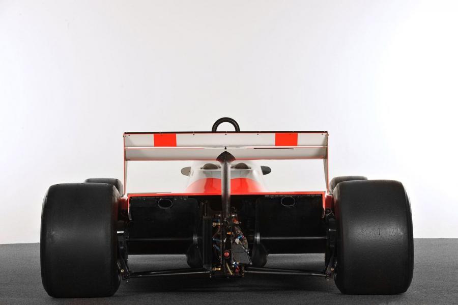  McLaren MP4-12C 2009 года  (фото 34 из 268)
